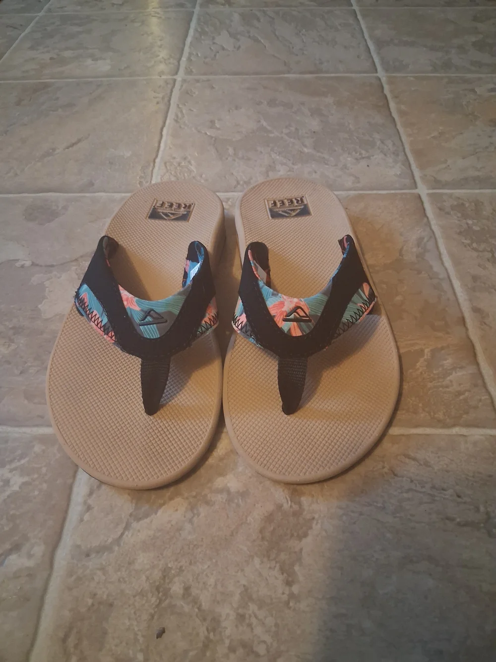 Reef Fanning Womens/ Big Girl Flip Flops, Size 6, Tropical Hibiscis Design
